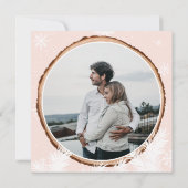 雪の素朴木のログピンクのクリスマスフォト結婚ズ 招待状 (裏面)