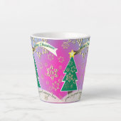 雪の紫のブロンズのクリスマスツリーシーン カフェラテマグ (正面)