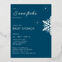 雪の結晶が少し青い