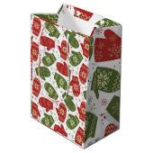 雪の結晶と赤と緑のミトンのクリスマス ミディアムペーパーバッグ (裏面アングル)