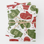 雪の結晶と赤と緑のミトンのクリスマス ラッピングペーパーシート (インサイチュ)