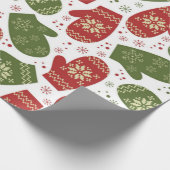雪の結晶と赤と緑のミトンのクリスマス ラッピングペーパー (角)
