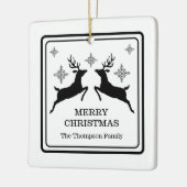 雪の結晶のクリスマスと黒と白のトナカイ セラミックオーナメント (左)