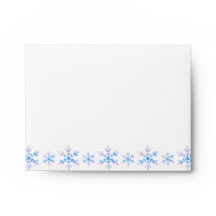 雪の結晶の凍った青い冬の休日の封筒
