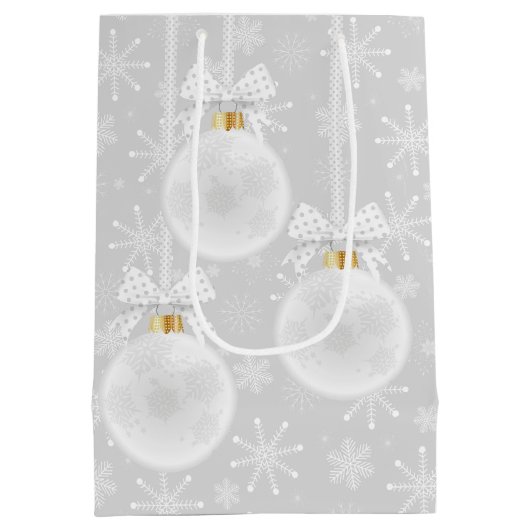 雪の結晶の白いオーナメント　クリスマスの休暇 ミディアムペーパーバッグ (裏面)