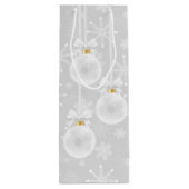 雪の結晶の白いオーナメント　クリスマスホリデー ワインギフトバッグ (裏面)