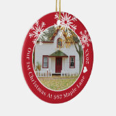 雪の結晶の赤い初めてのクリスマスの新しいホーム写真 セラミックオーナメント (右)