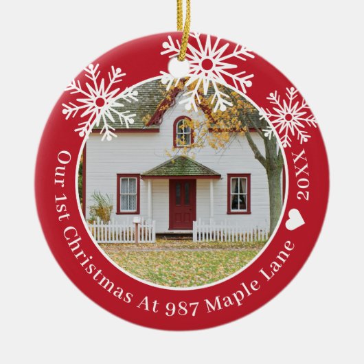 雪の結晶の赤い初めてのクリスマスの新しいホーム写真 セラミックオーナメント (正面)