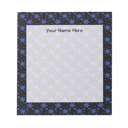 雪の結晶ブルーパープルオンブラック ノートパッド (正面)