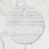 雪の結晶ベビー灰色のベビーシャワー外は寒い フェイバータグ (裏面)