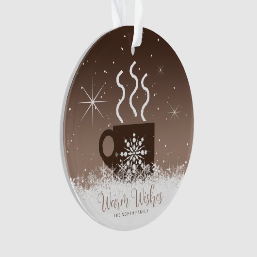 雪の縁取り付きの蒸し立てホットドリンクのマグカップ ブラウン ID595 オーナメント (正面)