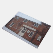 雪の英語のクリスマスの古い好奇心ショップ ドアマット (アングル)