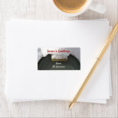 雪の覆われたメールボックスのクリスマスギフトタグ ラベル (インサイチュ)