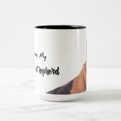 雪の豪華なジャーマン・シェパード ツートーンマグカップ (中央)