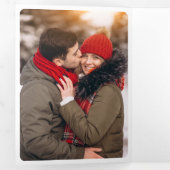 雪の赤い納屋の森の写真コラージクリスマス 三つ折りクリスマスカード (内部最初)