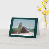 雪の赤い納屋及びサイロ カード (黄色い花)