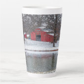 雪の赤い納屋 カフェラテマグ (正面)