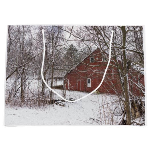 雪の赤い納屋 ラージペーパーバッグ (正面)