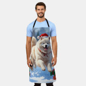 雪の走中のサモエイのクリスマス帽子 エプロン (着用した状態)