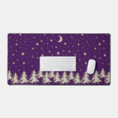 雪の輝くクリスマスツリー、星、紫の月 デスクマット (キーボード&マウス)