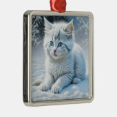 雪の遊中、かわいい白猫 メタルオーナメント (右)