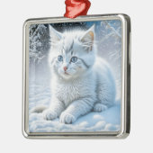 雪の遊中、かわいい白猫 メタルオーナメント (左)