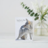 雪の野性生物ガイド、生態学者のコヨーテ 名刺 (スタンド正面)