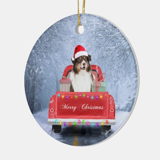 雪の降るクリスマスにオーストラリアの羊飼い犬 セラミックオーナメント (左)