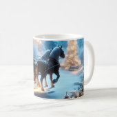 雪の降る夜のクリスマスのそり コーヒーマグカップ (正面右)