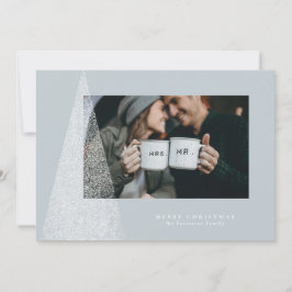 雪の降る現代的なクリスマスツリーのホリデー写真カード シーズンカード