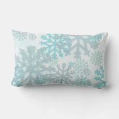 雪の青い雪の結晶を冬の女性に任せる ランバークッション (裏面)