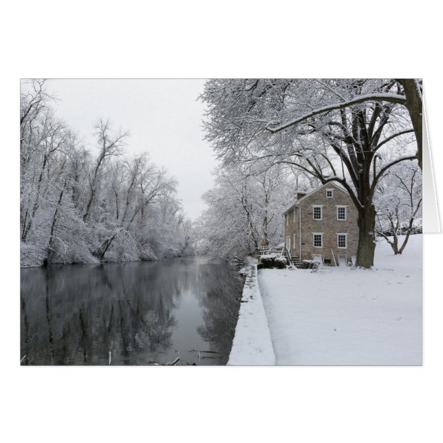 雪の静かな水に沿うまだ家 (正面横)