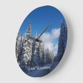 雪の静かな風景を描く木 ラージ壁時計 (傾斜)