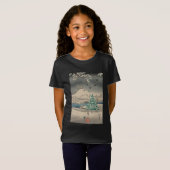 雪の風景の中のクリスマスツリー Tシャツ (正面フル)