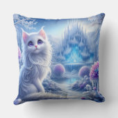 雪の魔法の世界にいる優雅な白猫 クッション (裏面)