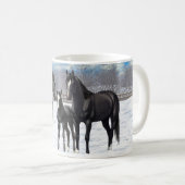 雪の黒い四分の馬 コーヒーマグカップ (正面右)