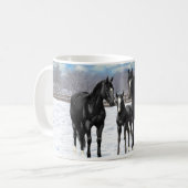 雪の黒い四分の馬 コーヒーマグカップ (正面左)