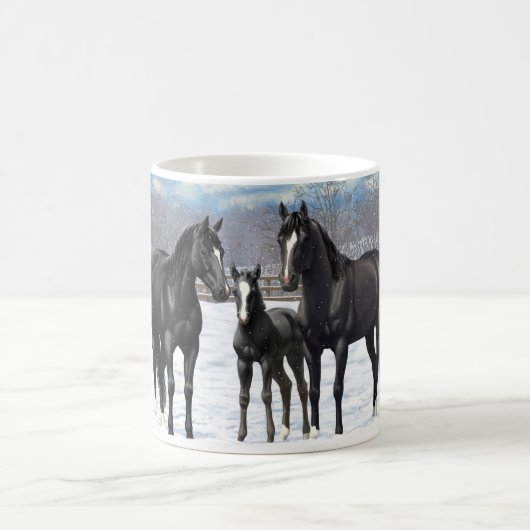 雪の黒い四分の馬 コーヒーマグカップ (中央)