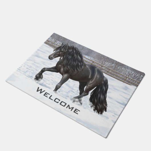 雪の黒い荷車を引くフリシアの馬 ドアマット (アングル)
