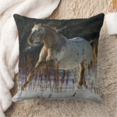 雪のAppaloosaの馬のランニング クッション (ブランケット)