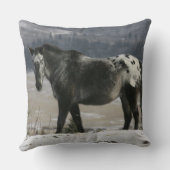 雪のAppaloosaの馬 クッション (裏面)