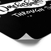 雪のDachshundクリスマスウィーナー犬Xmを介して ポスター (角)