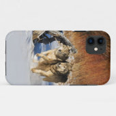 雪のiphone 4ケースで走っているオオカミ Case-Mate iPhoneケース (裏面(横))