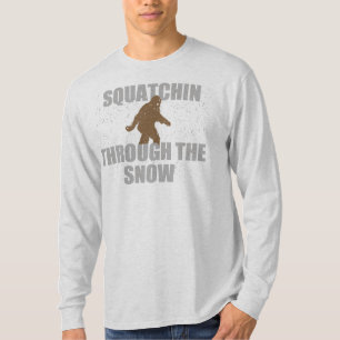 雪のTシャツを通したSquatchin Tシャツ
