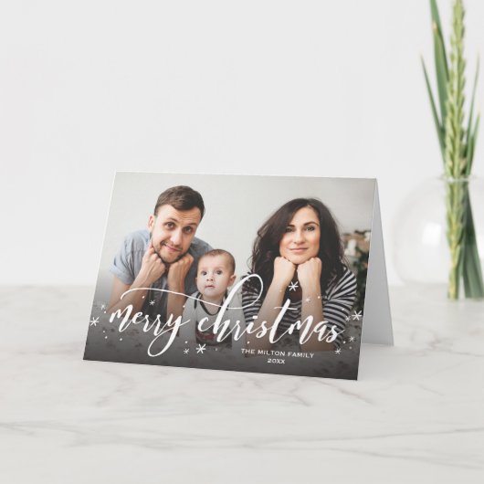 雪はお洒落なクリスマスの写真の挨拶を振りかけます シーズンカード (正面)