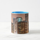 雪はシカゴの夕べにスカイラインに落ちます マグカップ (中央)