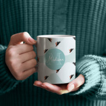 雪よくはしゃぐ模様のペンギン