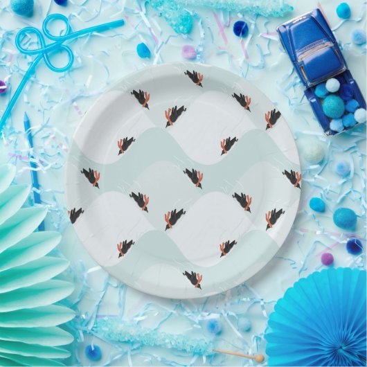 雪よくはしゃぐ模様のペンギン ペーパープレート (パーティー)