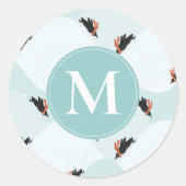 雪よくはしゃぐ模様のペンギン ラウンドシール (正面)