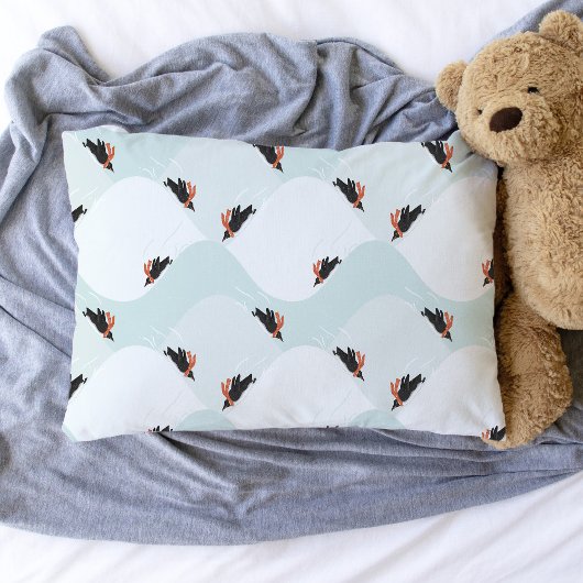 雪よくはしゃぐ模様のペンギン 枕カバー